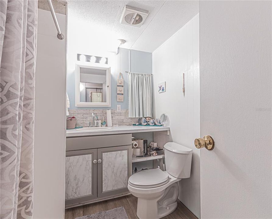 For Sale: $89,000 (2 beds, 1 baths, 684 Square Feet)