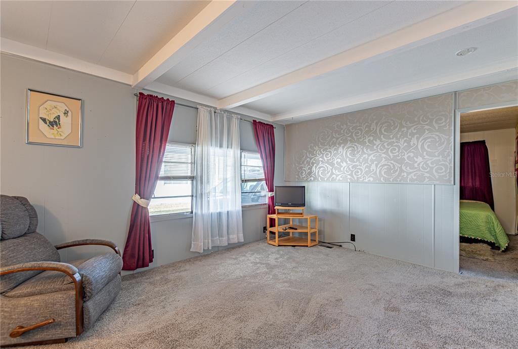 For Sale: $89,000 (2 beds, 1 baths, 684 Square Feet)