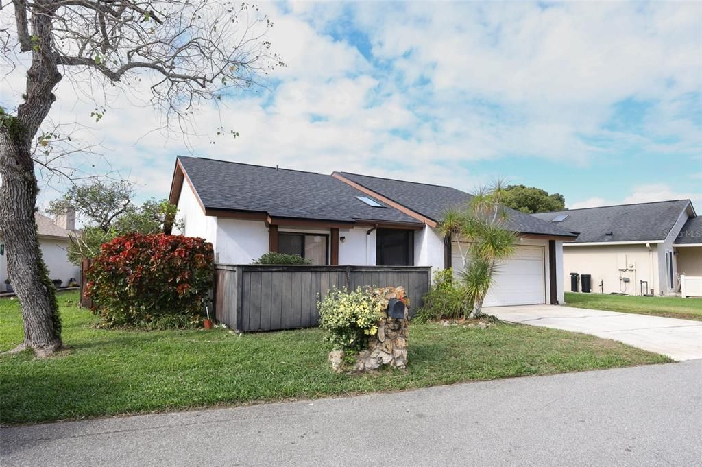 合同活跃: $299,900 (2 贝兹, 2 浴室, 1499 平方英尺)