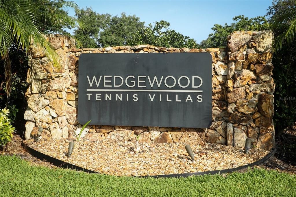 合同活跃: $299,900 (2 贝兹, 2 浴室, 1499 平方英尺)