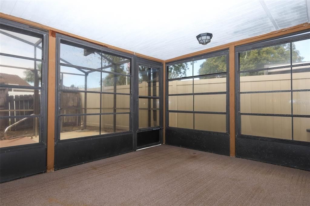 合同活跃: $299,900 (2 贝兹, 2 浴室, 1499 平方英尺)