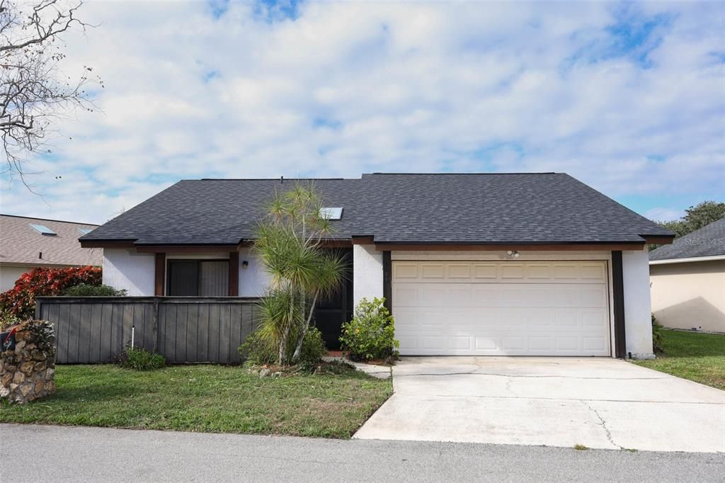 合同活跃: $299,900 (2 贝兹, 2 浴室, 1499 平方英尺)