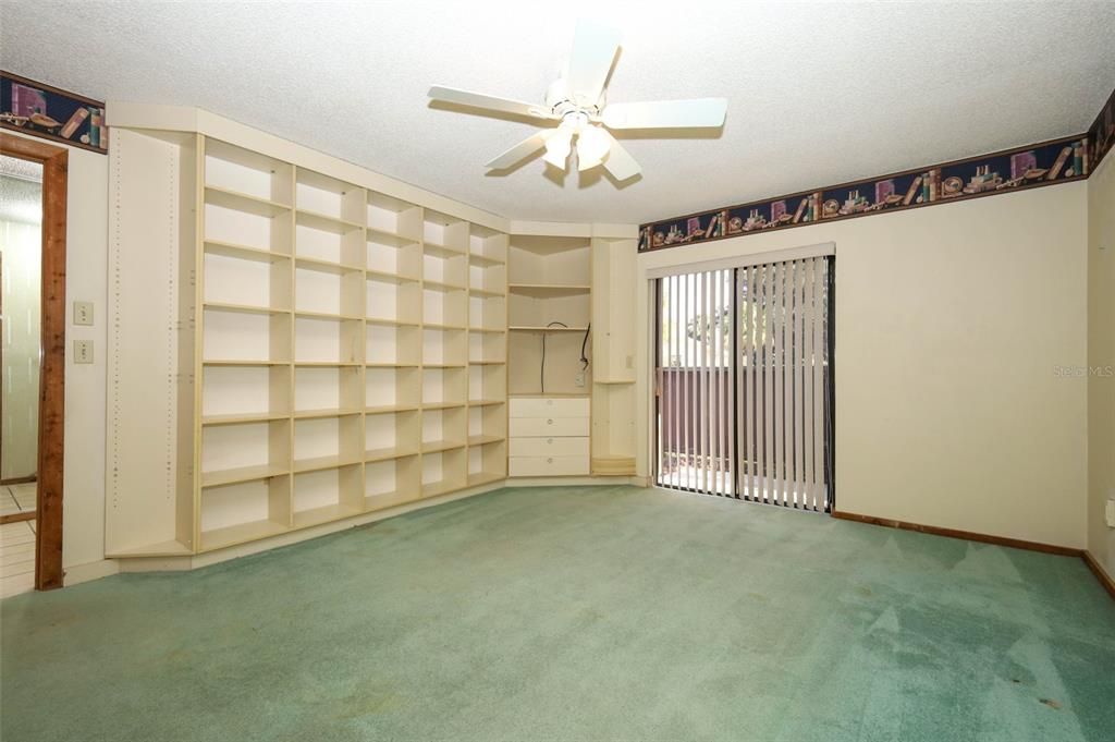 合同活跃: $299,900 (2 贝兹, 2 浴室, 1499 平方英尺)