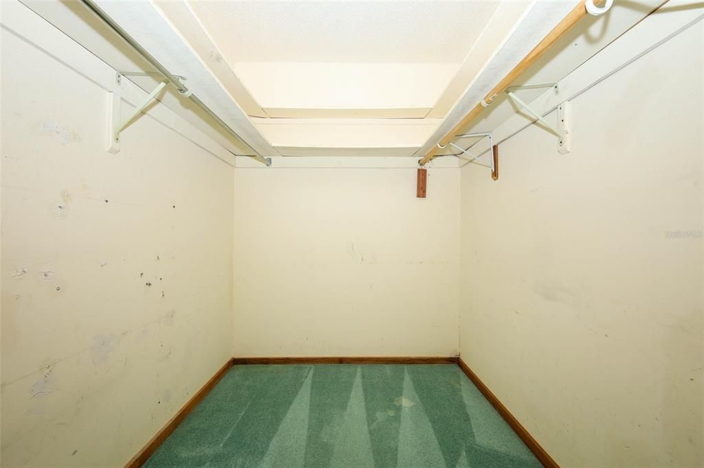 合同活跃: $299,900 (2 贝兹, 2 浴室, 1499 平方英尺)