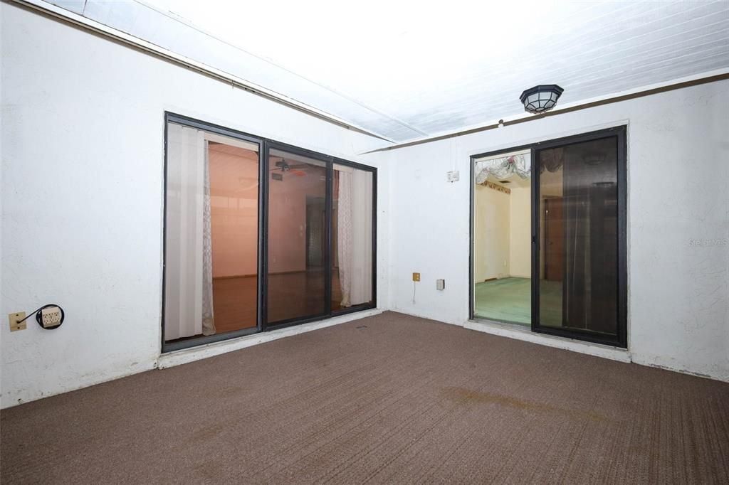 合同活跃: $299,900 (2 贝兹, 2 浴室, 1499 平方英尺)