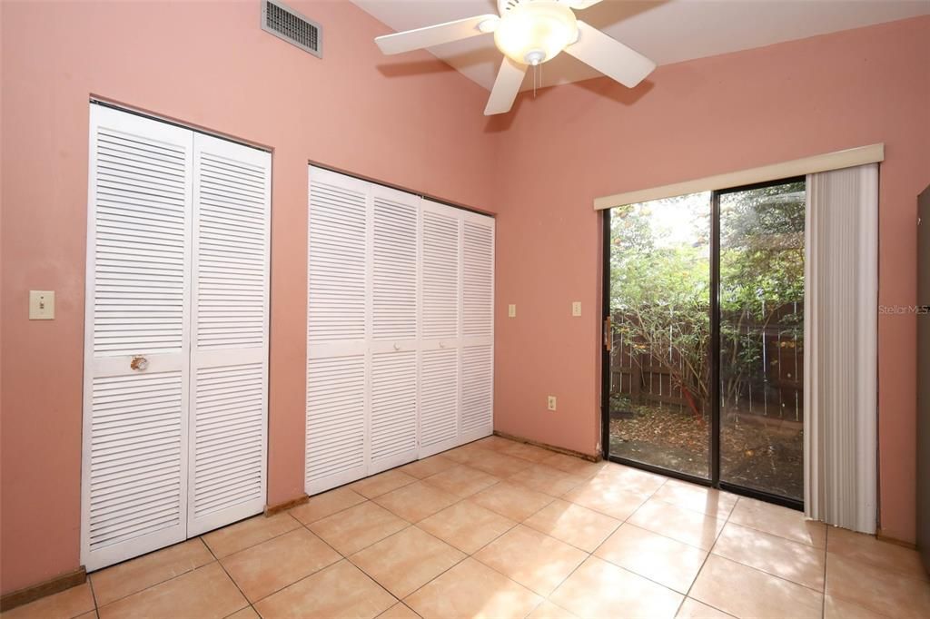 合同活跃: $299,900 (2 贝兹, 2 浴室, 1499 平方英尺)