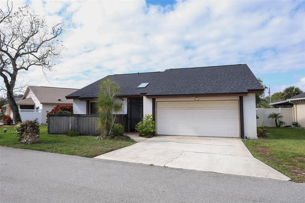 合同活跃: $299,900 (2 贝兹, 2 浴室, 1499 平方英尺)