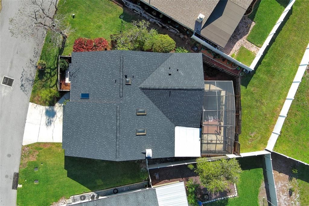 合同活跃: $299,900 (2 贝兹, 2 浴室, 1499 平方英尺)