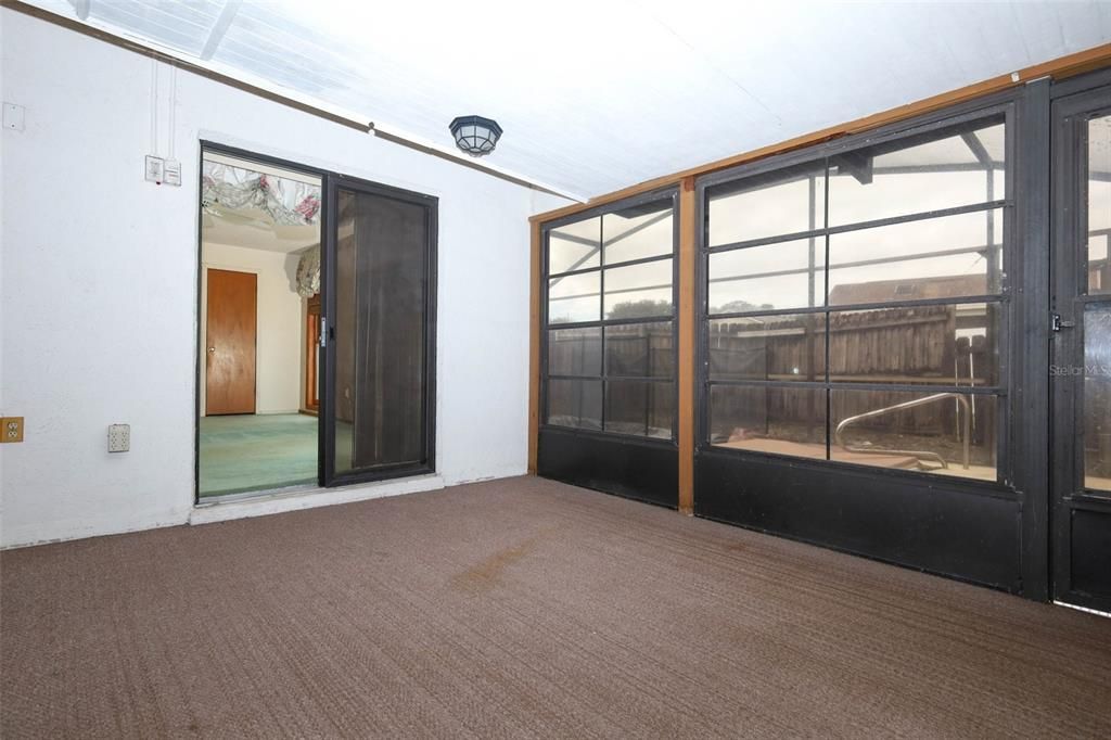 合同活跃: $299,900 (2 贝兹, 2 浴室, 1499 平方英尺)