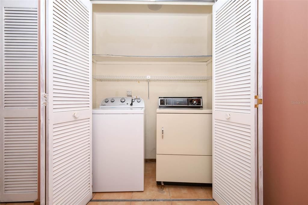 合同活跃: $299,900 (2 贝兹, 2 浴室, 1499 平方英尺)