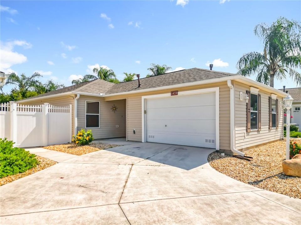 Недавно продано: $287,900 (2 спален, 2 ванн, 1258 Квадратных фут)