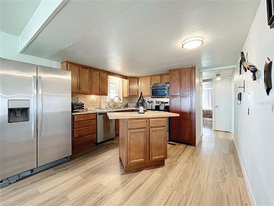 Под контрактом: $199,900 (3 спален, 1 ванн, 1140 Квадратных фут)