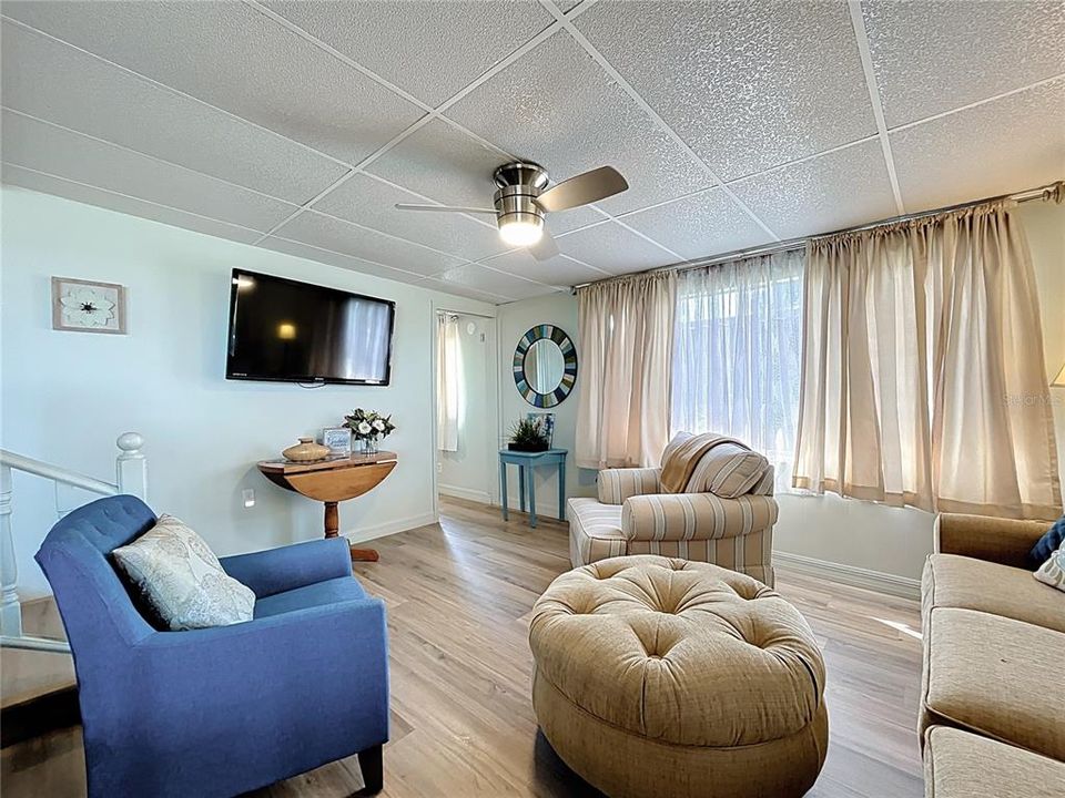 Под контрактом: $199,900 (3 спален, 1 ванн, 1140 Квадратных фут)