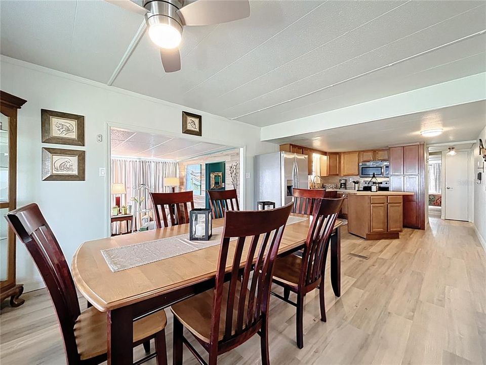 Под контрактом: $199,900 (3 спален, 1 ванн, 1140 Квадратных фут)