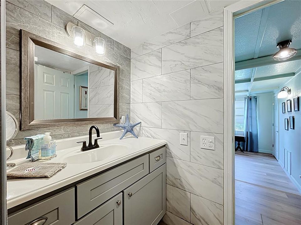 Под контрактом: $199,900 (3 спален, 1 ванн, 1140 Квадратных фут)