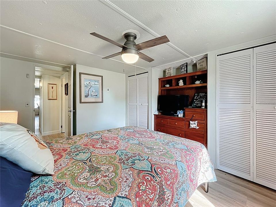 Под контрактом: $199,900 (3 спален, 1 ванн, 1140 Квадратных фут)