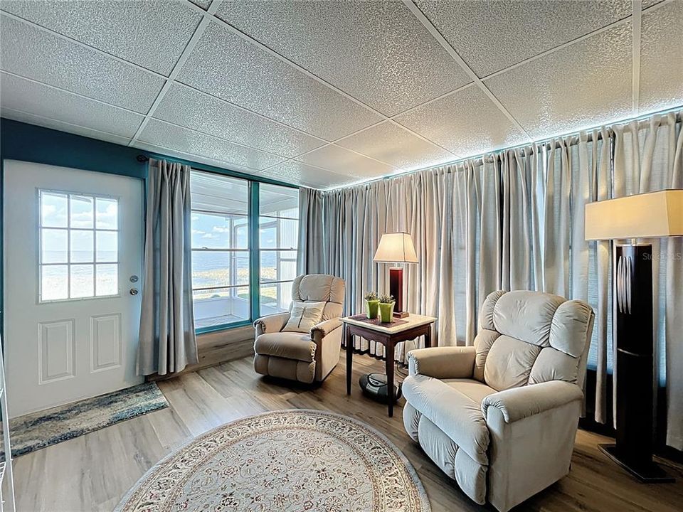 Под контрактом: $199,900 (3 спален, 1 ванн, 1140 Квадратных фут)