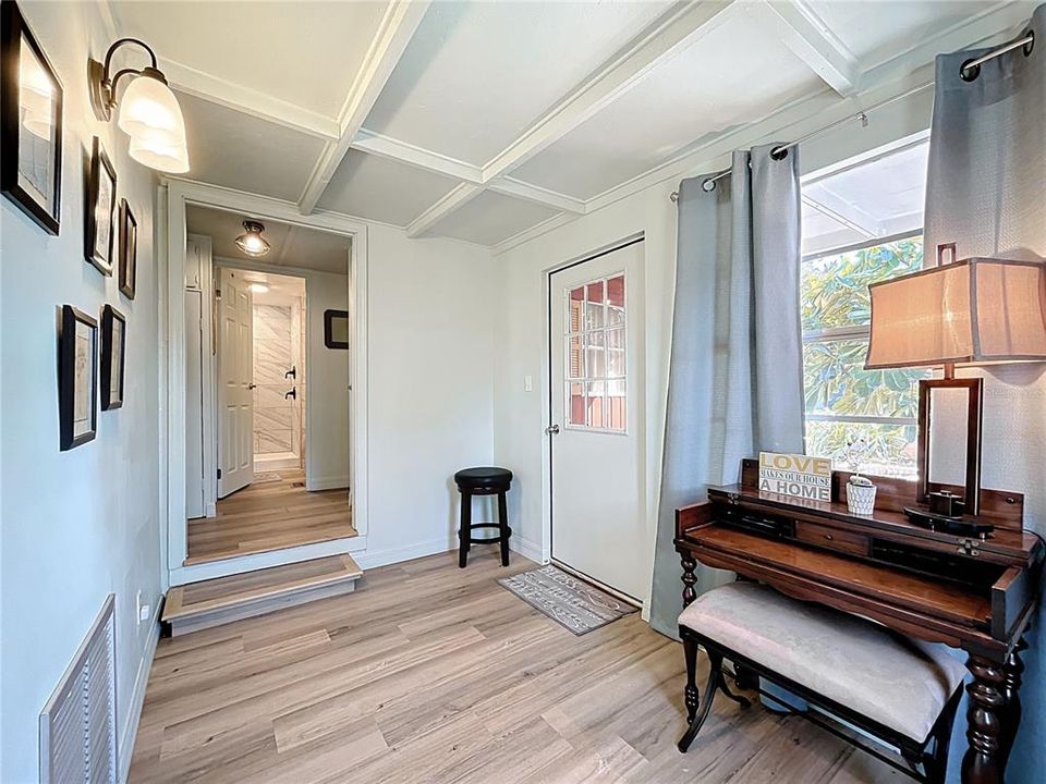 Под контрактом: $199,900 (3 спален, 1 ванн, 1140 Квадратных фут)