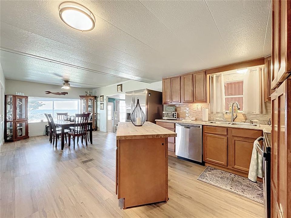 Под контрактом: $199,900 (3 спален, 1 ванн, 1140 Квадратных фут)