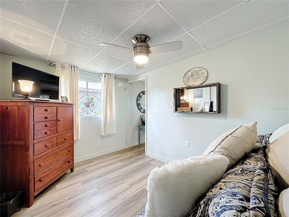 Под контрактом: $199,900 (3 спален, 1 ванн, 1140 Квадратных фут)