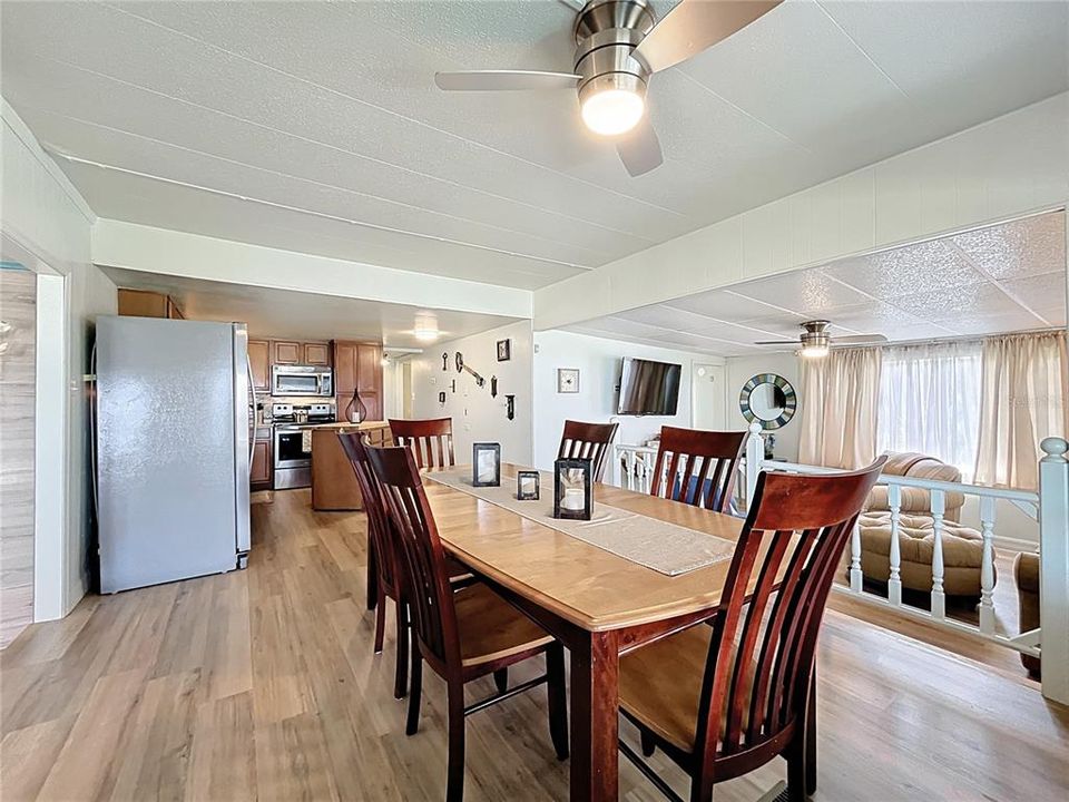 Под контрактом: $199,900 (3 спален, 1 ванн, 1140 Квадратных фут)