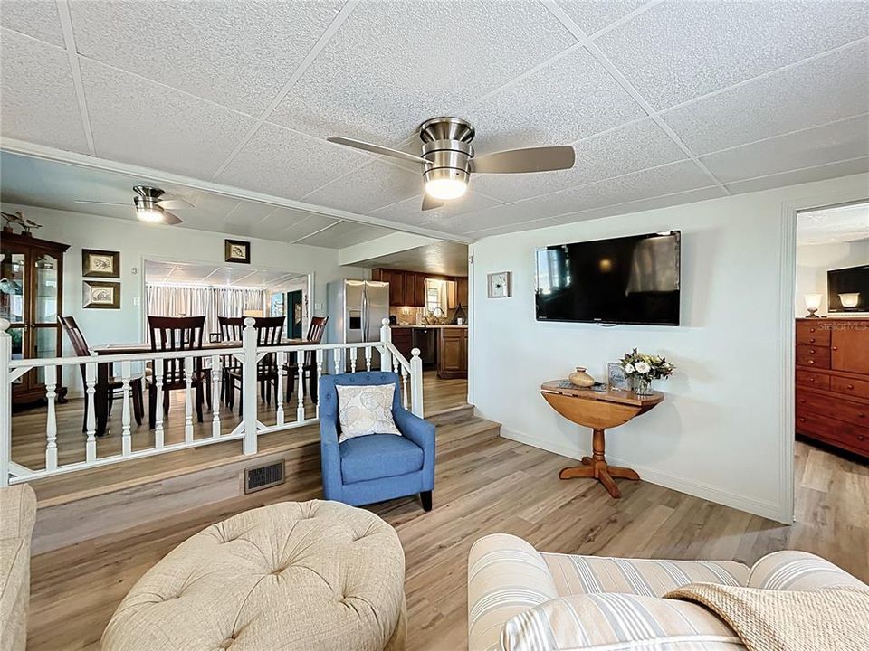 Под контрактом: $199,900 (3 спален, 1 ванн, 1140 Квадратных фут)