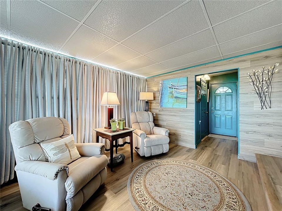 Под контрактом: $199,900 (3 спален, 1 ванн, 1140 Квадратных фут)