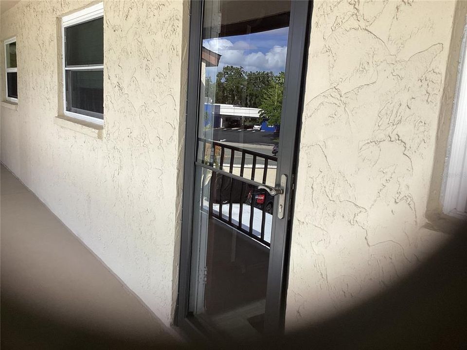 For Sale: $180,000 (2 beds, 2 baths, 951 Square Feet)