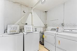 For Sale: $180,000 (2 beds, 2 baths, 951 Square Feet)