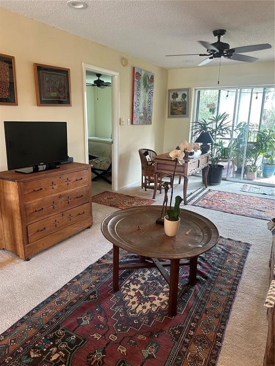 For Sale: $180,000 (2 beds, 2 baths, 951 Square Feet)