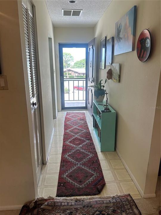 For Sale: $180,000 (2 beds, 2 baths, 951 Square Feet)