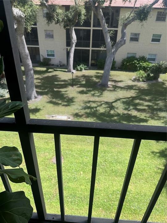 For Sale: $180,000 (2 beds, 2 baths, 951 Square Feet)