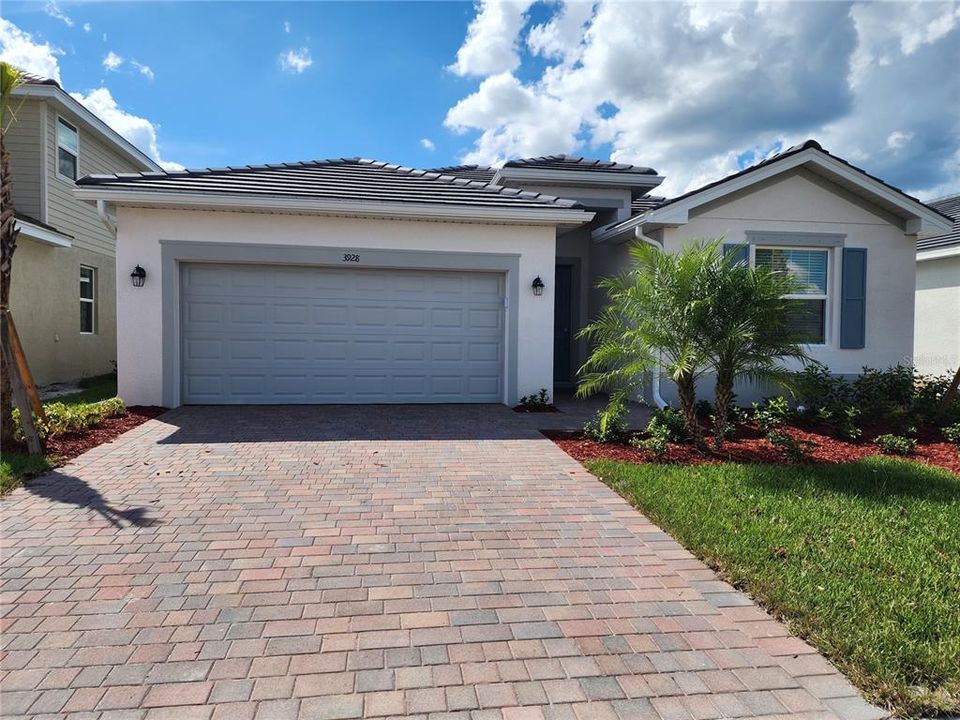 Recently Sold: $300,000 (4 beds, 3 baths, 2032 Square Feet)