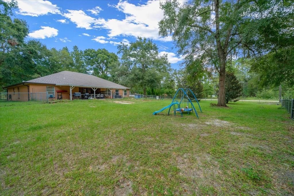 Activo con contrato: $394,990 (4 camas, 3 baños, 2362 Pies cuadrados)