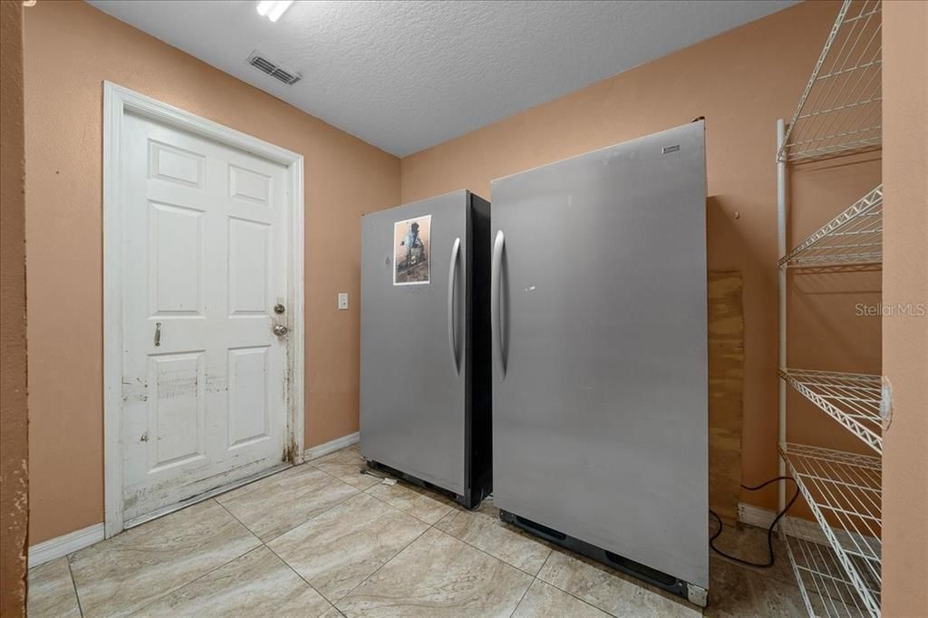 Activo con contrato: $394,990 (4 camas, 3 baños, 2362 Pies cuadrados)