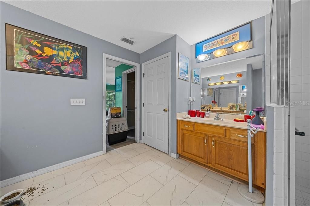 Activo con contrato: $394,990 (4 camas, 3 baños, 2362 Pies cuadrados)