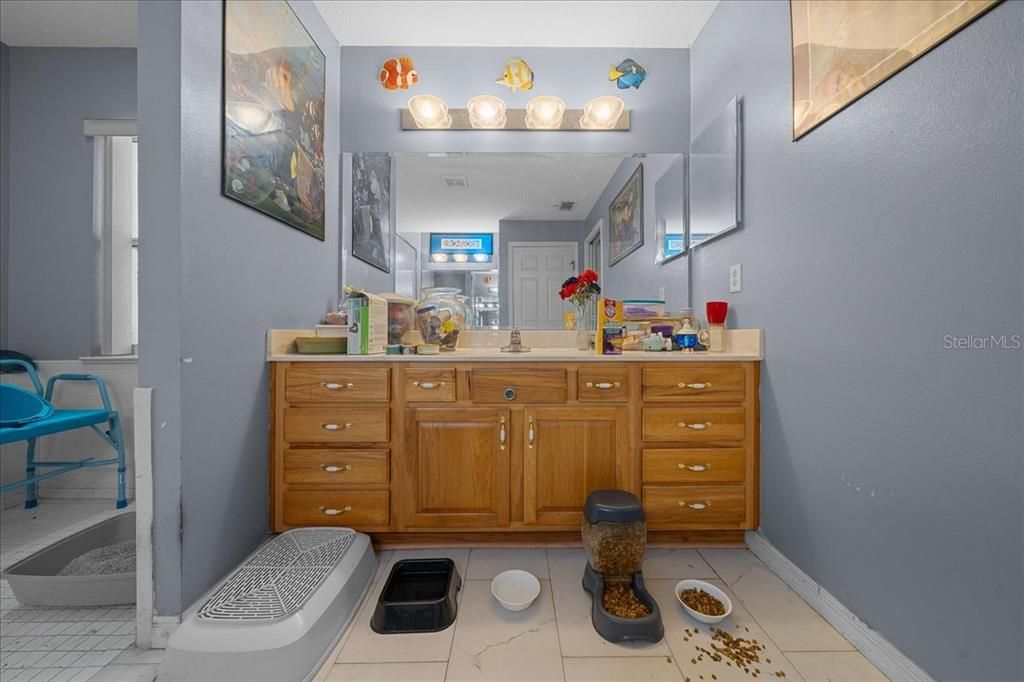 Activo con contrato: $394,990 (4 camas, 3 baños, 2362 Pies cuadrados)