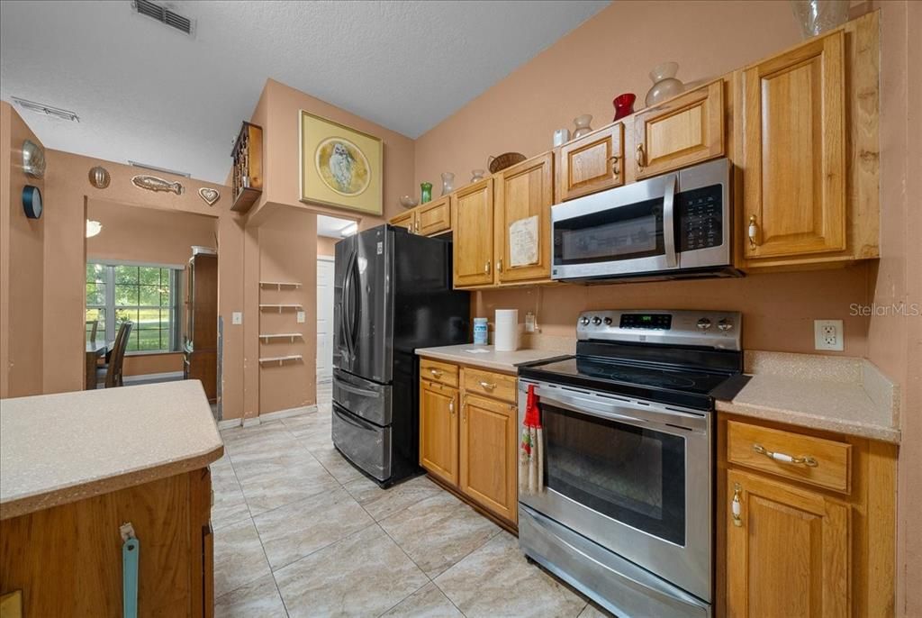 Activo con contrato: $394,990 (4 camas, 3 baños, 2362 Pies cuadrados)