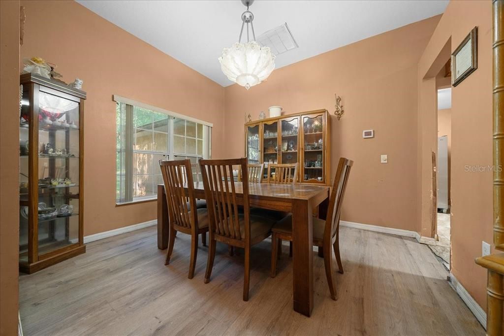 Activo con contrato: $394,990 (4 camas, 3 baños, 2362 Pies cuadrados)