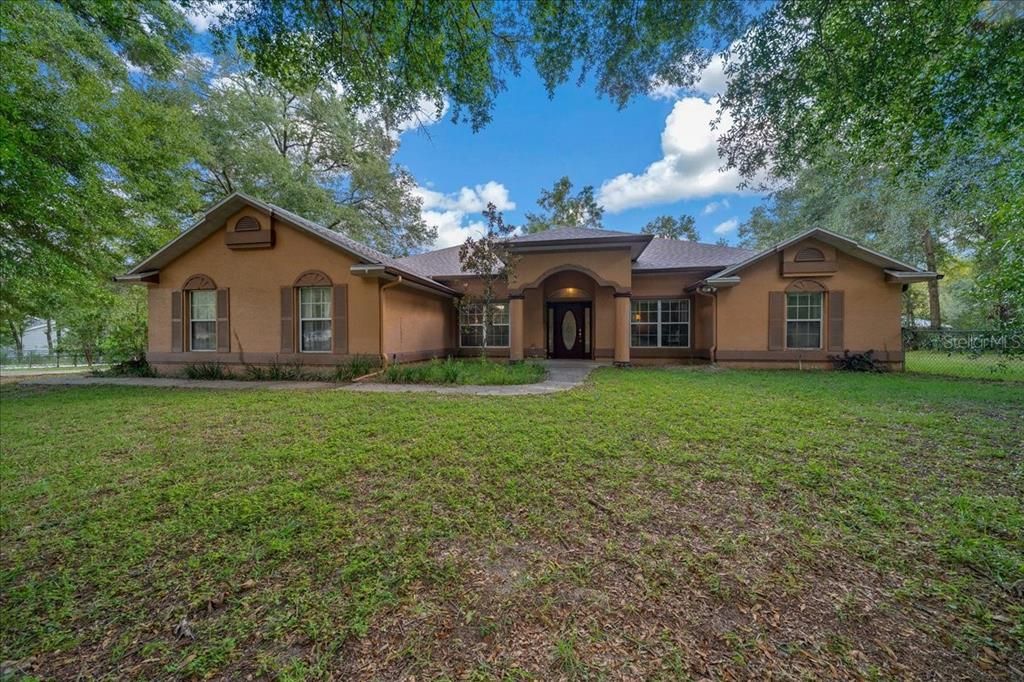 Activo con contrato: $394,990 (4 camas, 3 baños, 2362 Pies cuadrados)