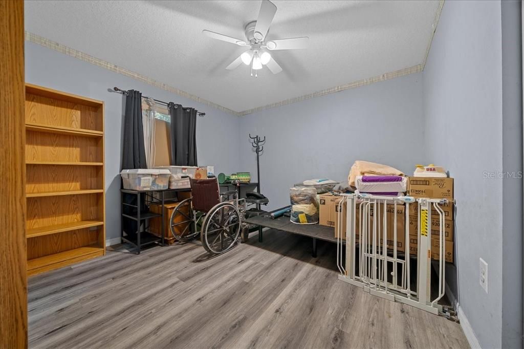 Activo con contrato: $394,990 (4 camas, 3 baños, 2362 Pies cuadrados)