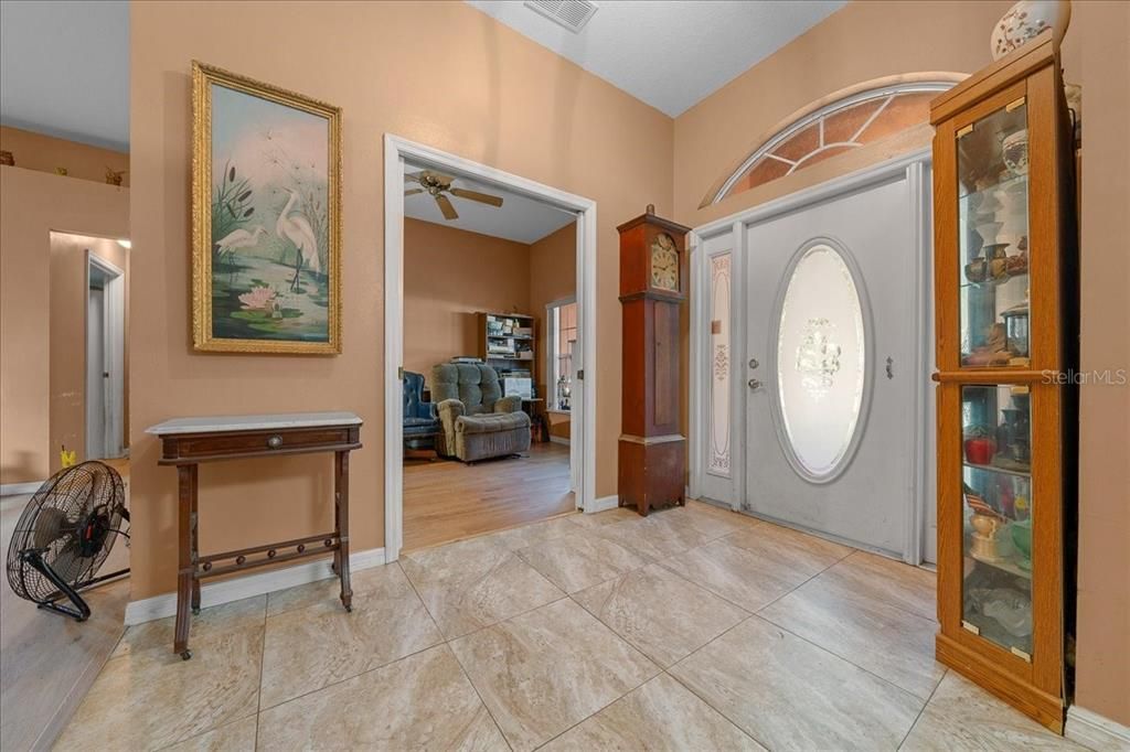 Activo con contrato: $394,990 (4 camas, 3 baños, 2362 Pies cuadrados)