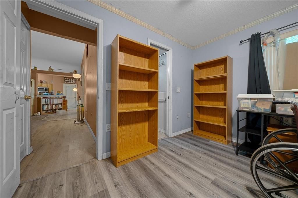 Activo con contrato: $394,990 (4 camas, 3 baños, 2362 Pies cuadrados)