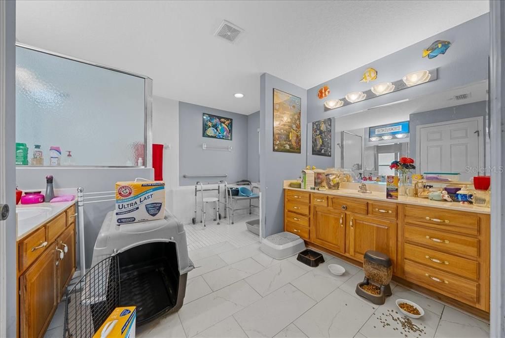 Activo con contrato: $394,990 (4 camas, 3 baños, 2362 Pies cuadrados)