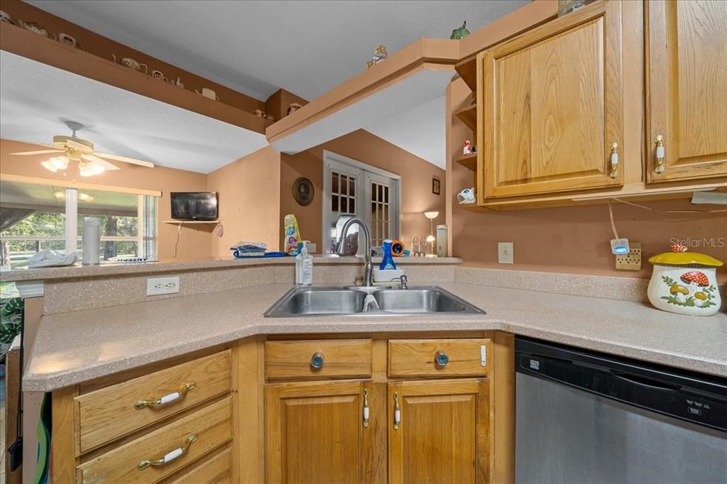 Activo con contrato: $394,990 (4 camas, 3 baños, 2362 Pies cuadrados)