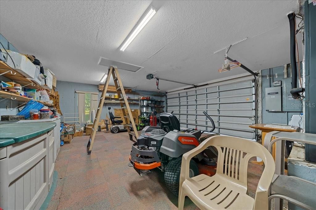 Activo con contrato: $394,990 (4 camas, 3 baños, 2362 Pies cuadrados)