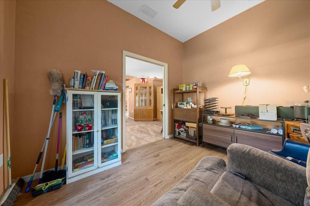 Activo con contrato: $394,990 (4 camas, 3 baños, 2362 Pies cuadrados)