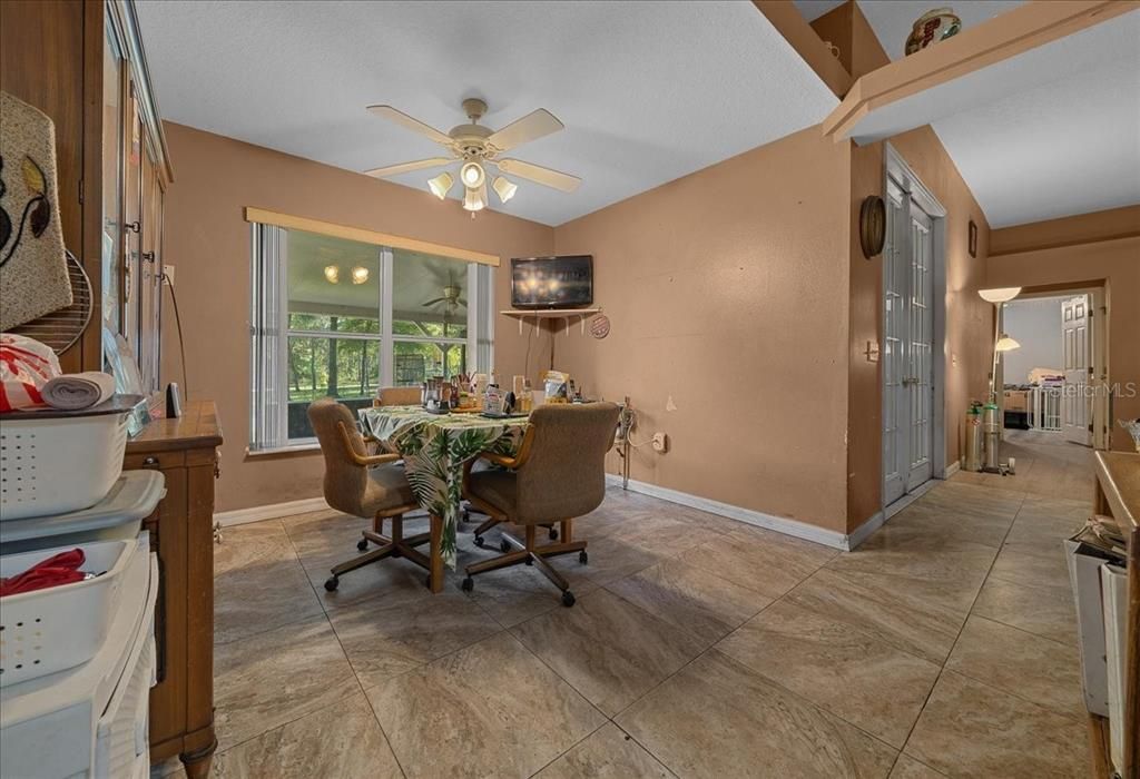 Activo con contrato: $394,990 (4 camas, 3 baños, 2362 Pies cuadrados)