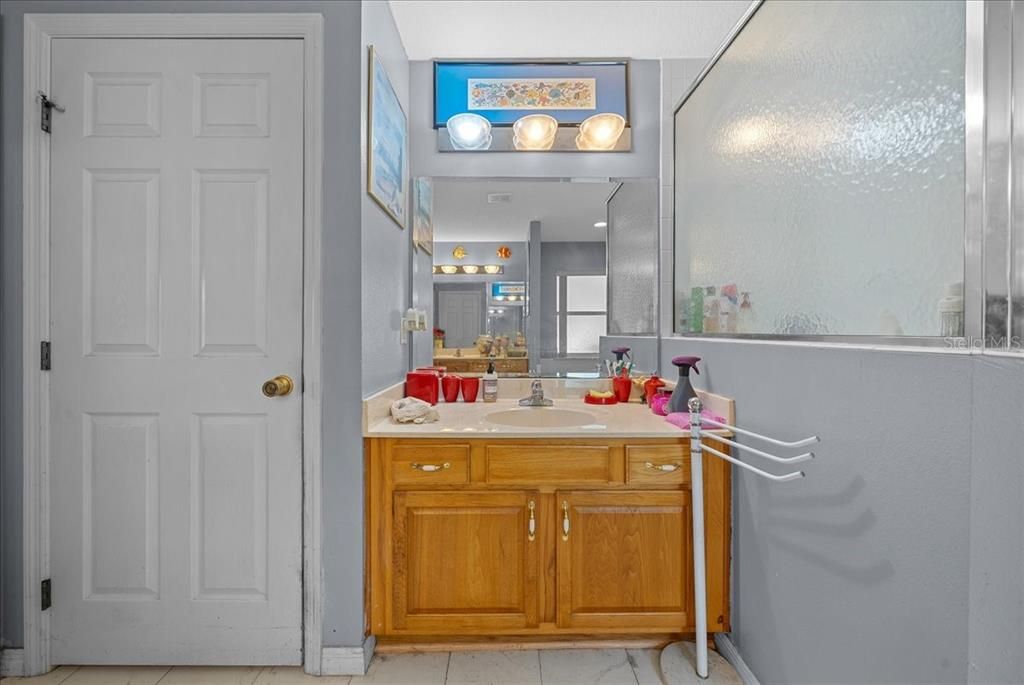 Activo con contrato: $394,990 (4 camas, 3 baños, 2362 Pies cuadrados)