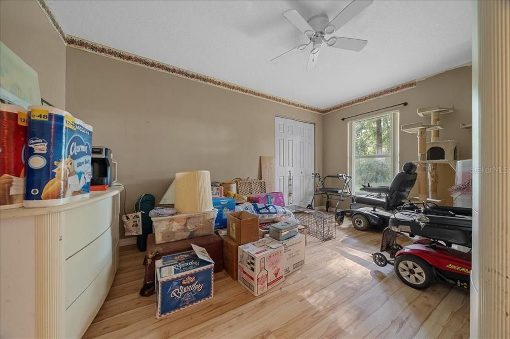 Activo con contrato: $394,990 (4 camas, 3 baños, 2362 Pies cuadrados)